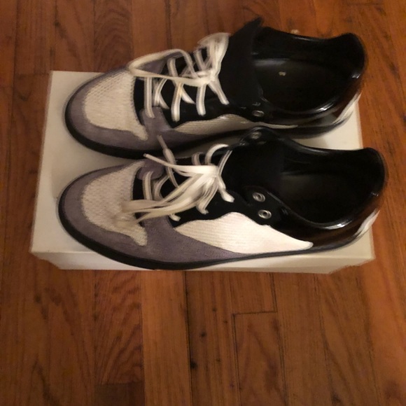 Men’s Sneaker. - Picture 3 of 4